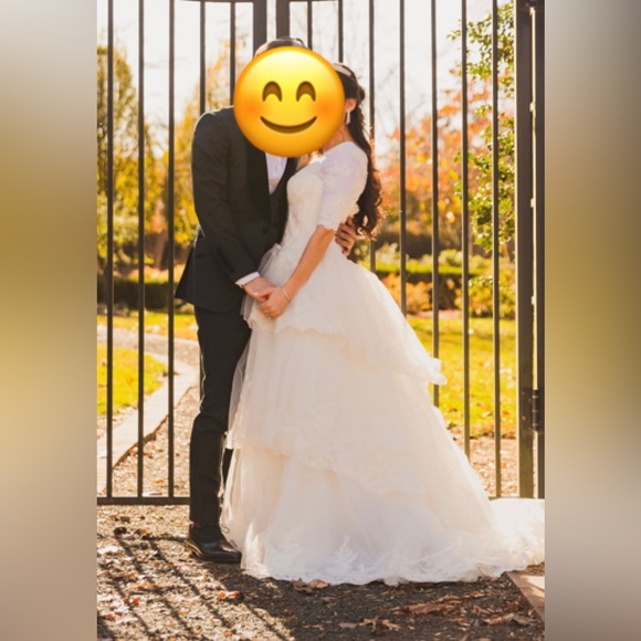 David’s bridal built up modest bridal gown - Picture 2 of 4